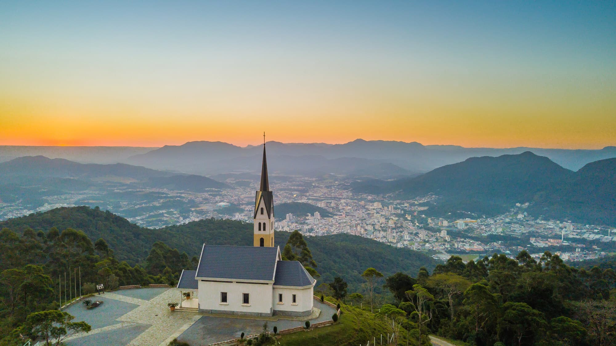 Panorâmica de Jaraguá do Sul ao entardecer